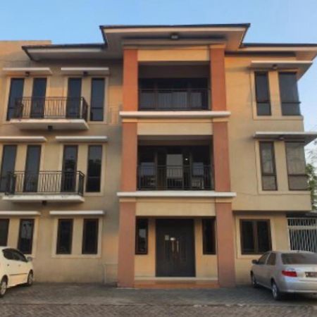 Oyo 93109 Garden Homestay 1 Tpr Surabaya Ngoại thất bức ảnh
