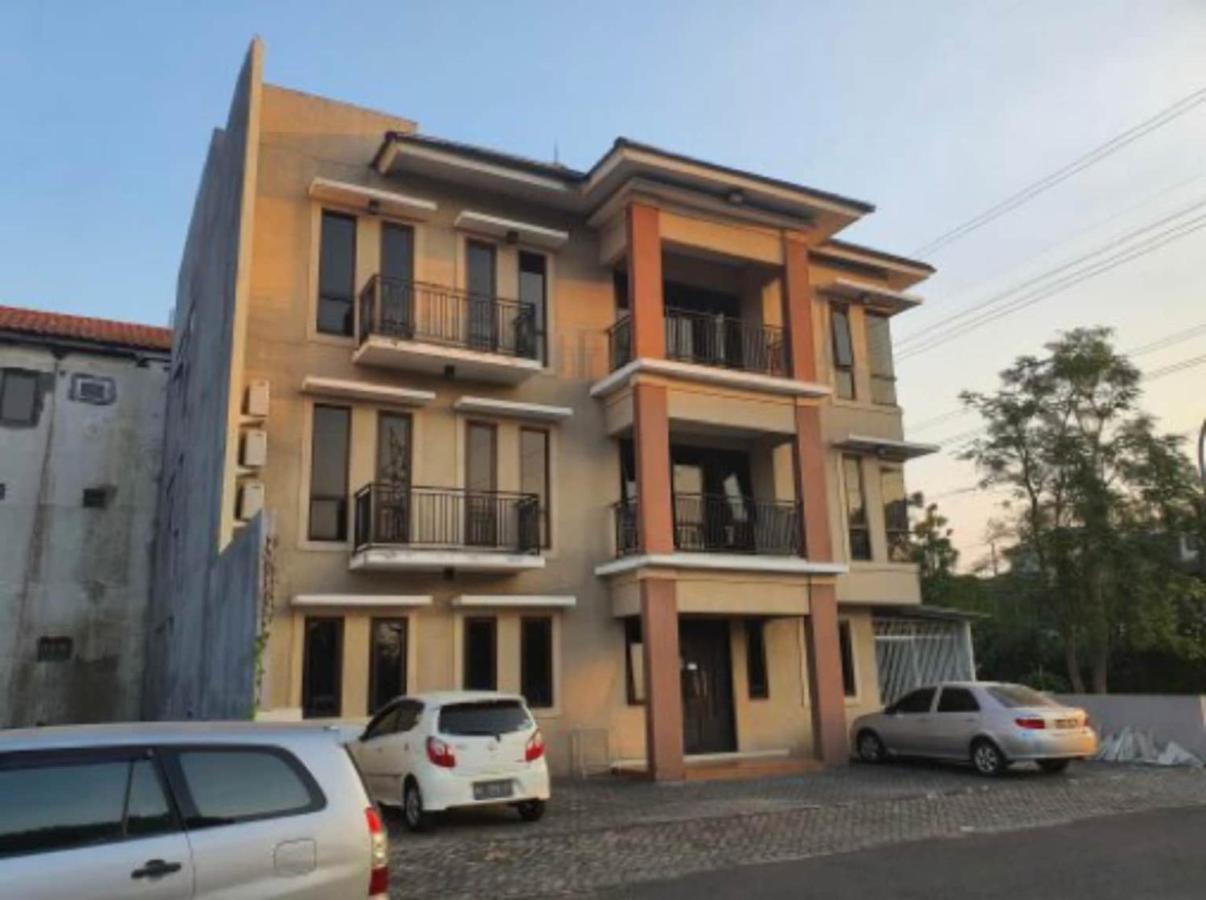 Oyo 93109 Garden Homestay 1 Tpr Surabaya Ngoại thất bức ảnh