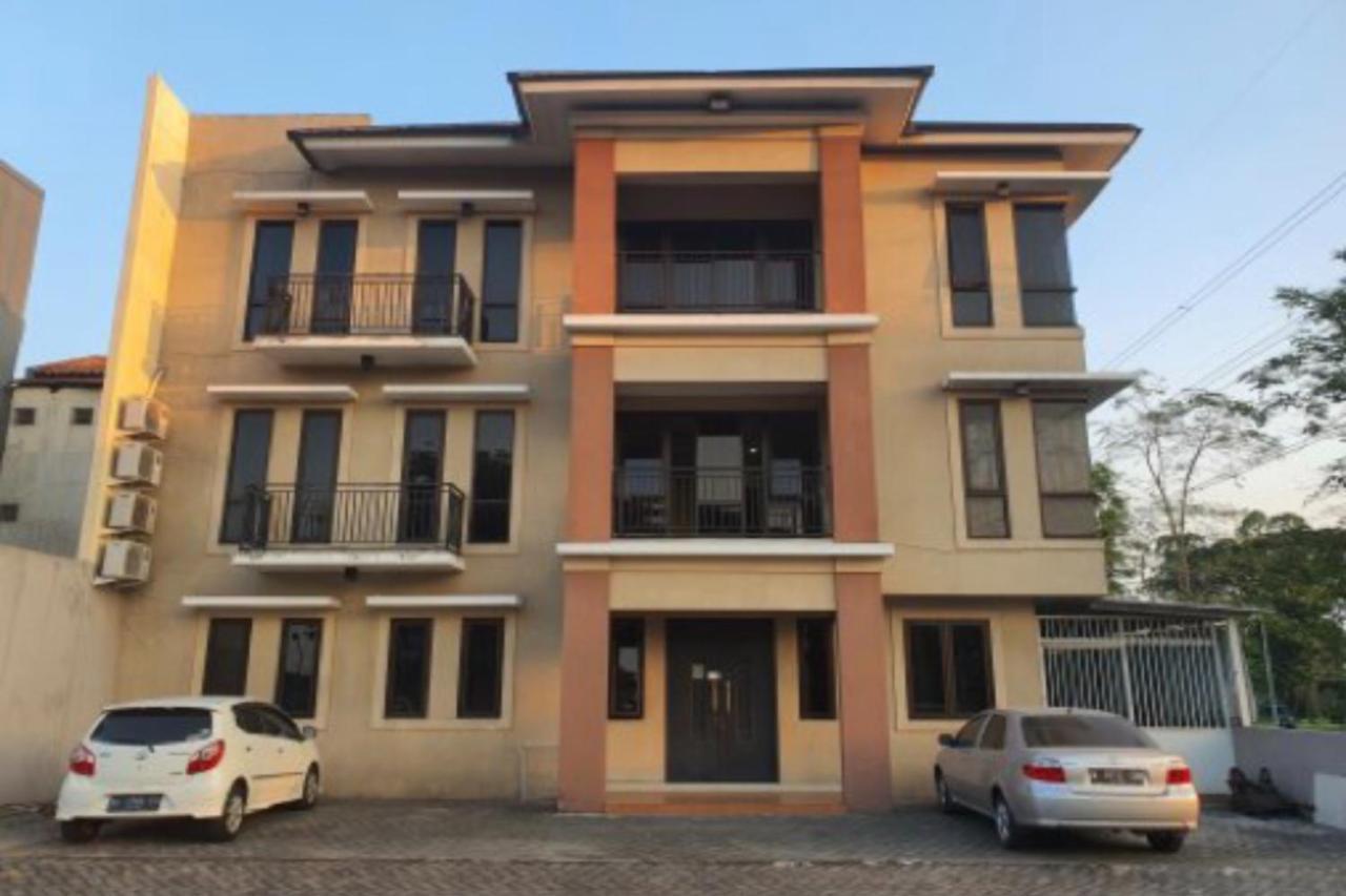 Oyo 93109 Garden Homestay 1 Tpr Surabaya Ngoại thất bức ảnh
