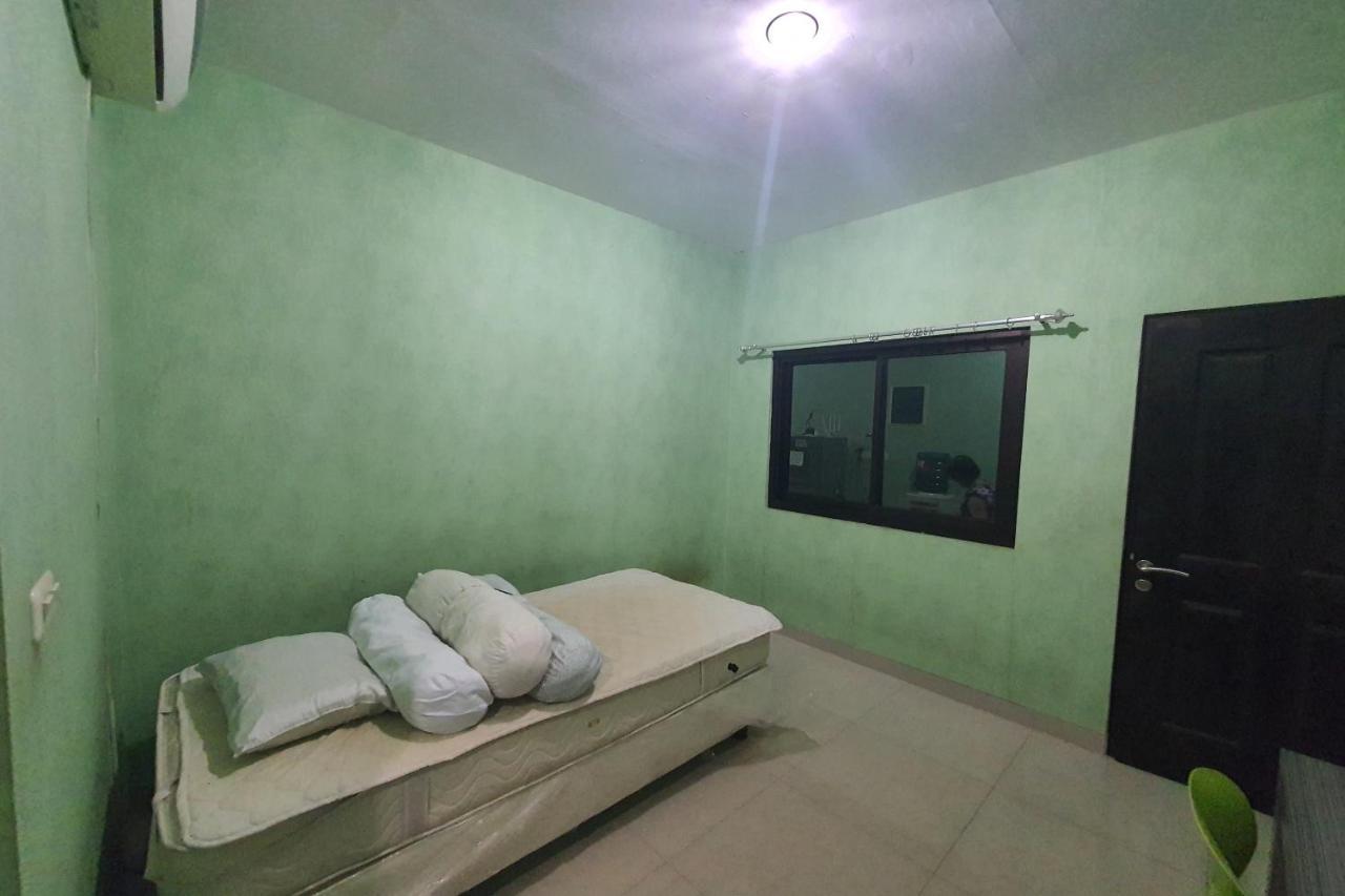 Oyo 93109 Garden Homestay 1 Tpr Surabaya Ngoại thất bức ảnh