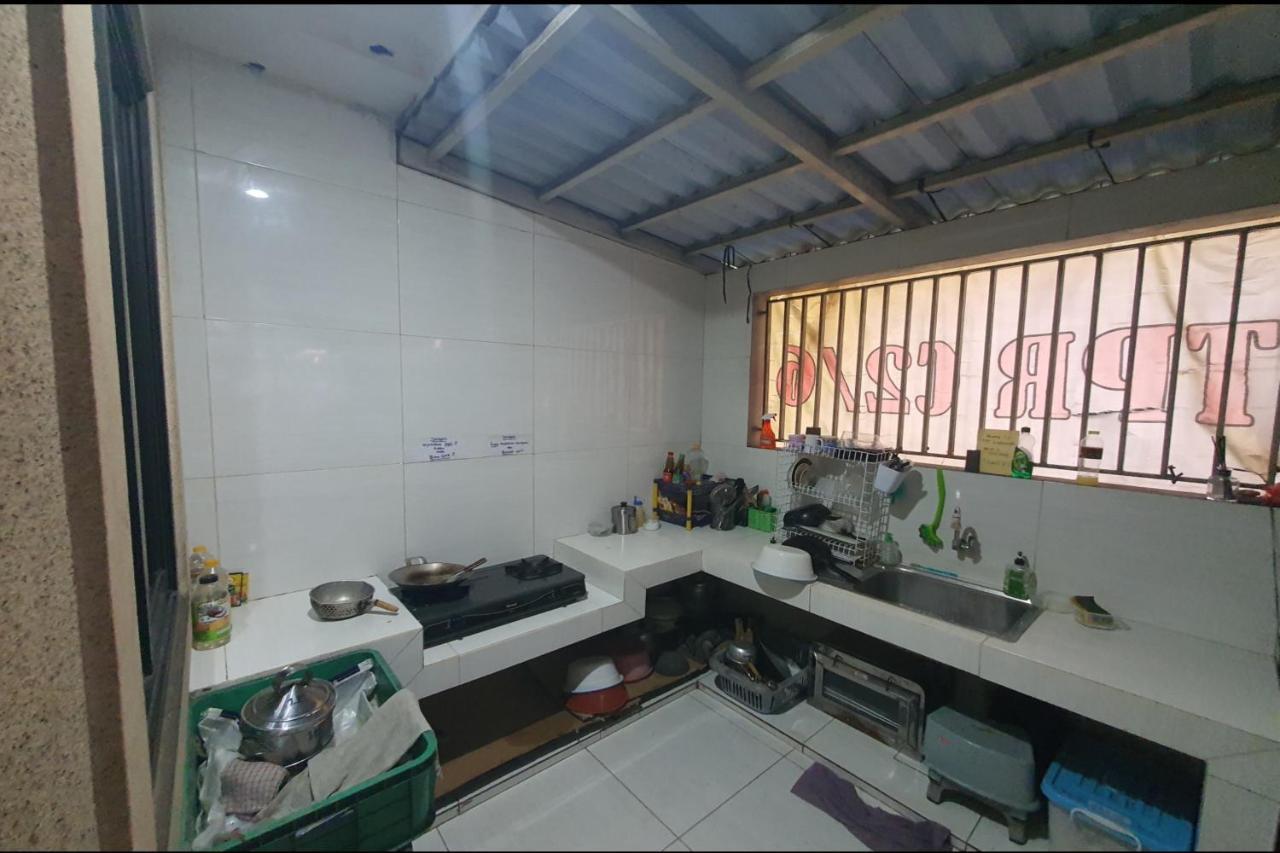 Oyo 93109 Garden Homestay 1 Tpr Surabaya Ngoại thất bức ảnh