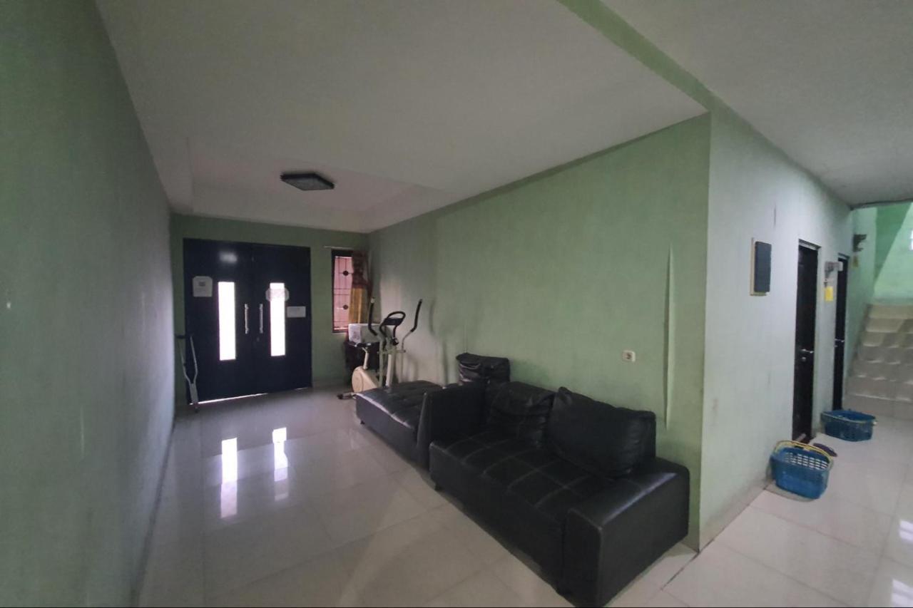 Oyo 93109 Garden Homestay 1 Tpr Surabaya Ngoại thất bức ảnh