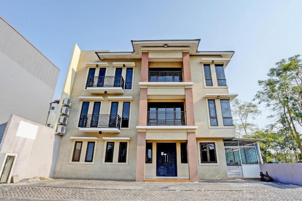 Oyo 93109 Garden Homestay 1 Tpr Surabaya Ngoại thất bức ảnh