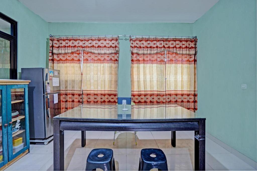 Oyo 93109 Garden Homestay 1 Tpr Surabaya Ngoại thất bức ảnh