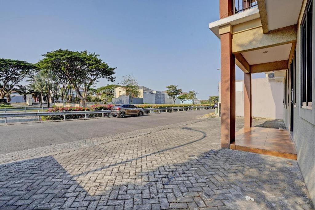 Oyo 93109 Garden Homestay 1 Tpr Surabaya Ngoại thất bức ảnh